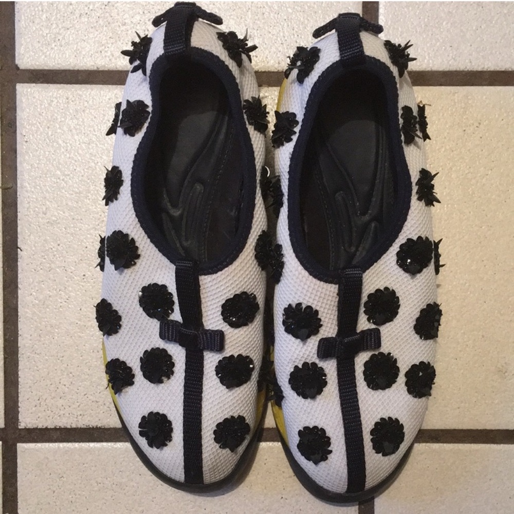 Dior White and Black Athletic Shoes Sleek Design